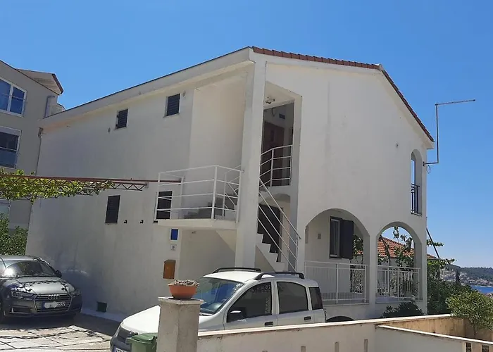 Pet friendly Mlakic Apartments Trogir