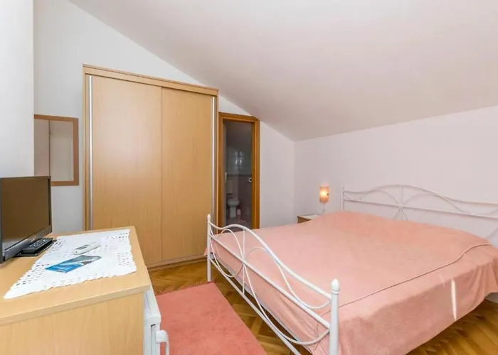 Apartment And Rooms Mate 1 Bol