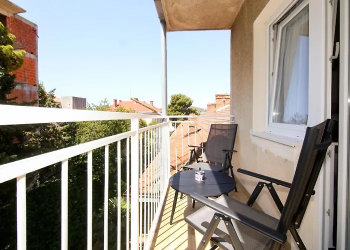 Apartments Dado Split