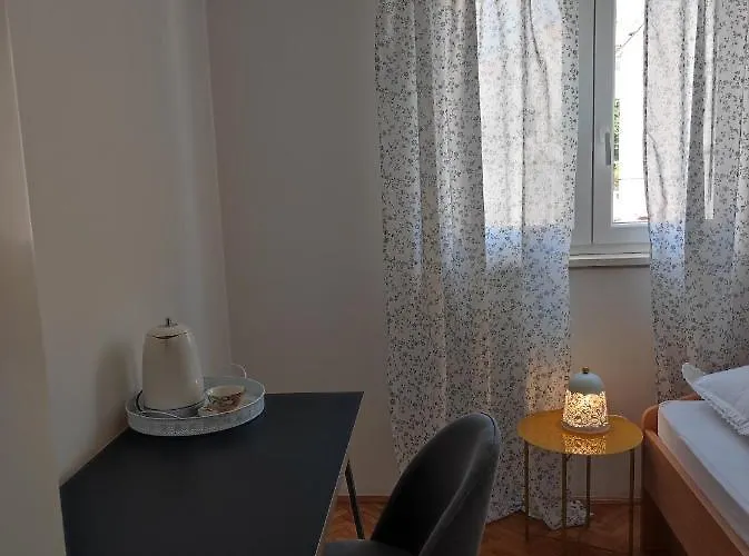 Mediterraneo Room Split