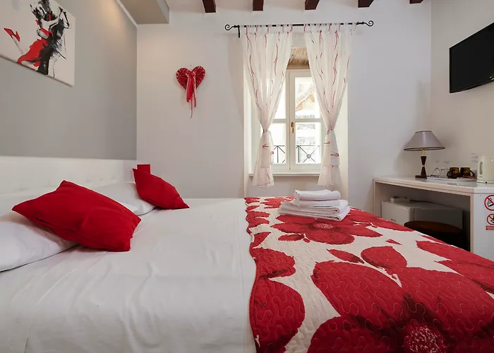 Trogir hotels near Camp Labadusa