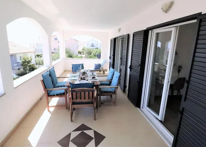 Private Luxury Beachfront Villa With Pool For Two Families Okrug Gornji