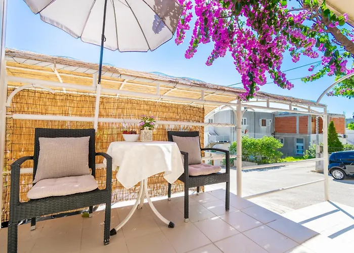 Sweet Triple Room In Makarska