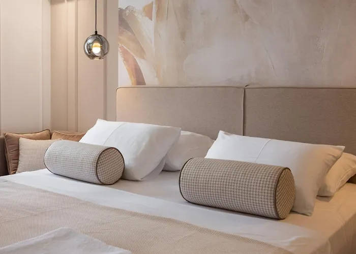 Le Prestige Luxury Rooms , Self Check-In, Minutes From Split Waterfront