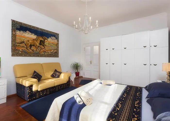 Room "Ezekiel, Royal Blue Suite Split