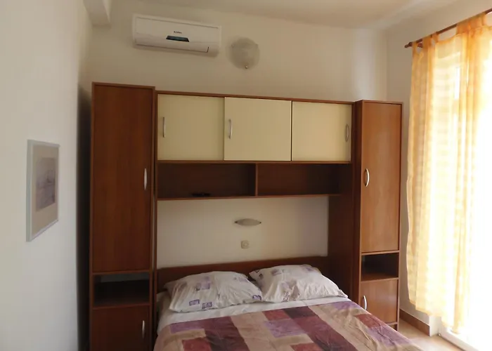 Studio Apartments Marija With Private Parking Makarska
