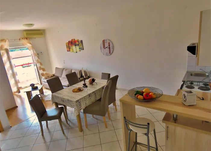 Apartments Zvone Omis