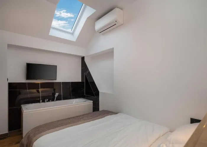 Top Rooms Split