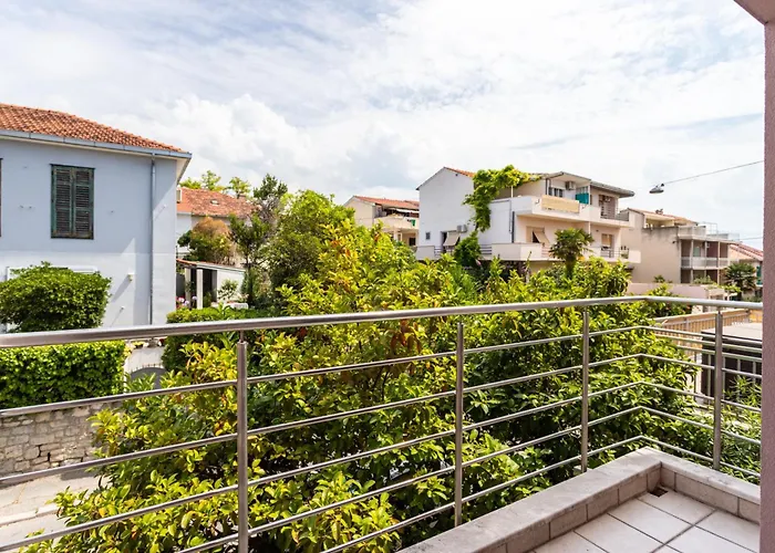 Villa Violeta With The Sea View, 3 Min Walk To The Beach Split