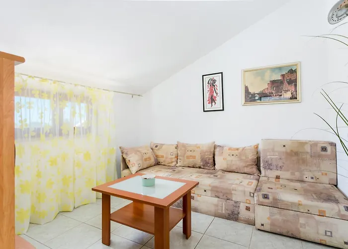 Apartments And Rooms With Parking Space Supetar, Brac - 5658