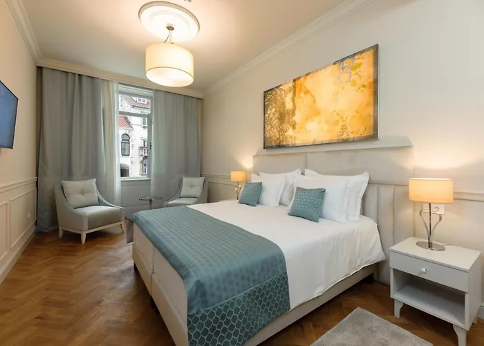 Pisak Hotels