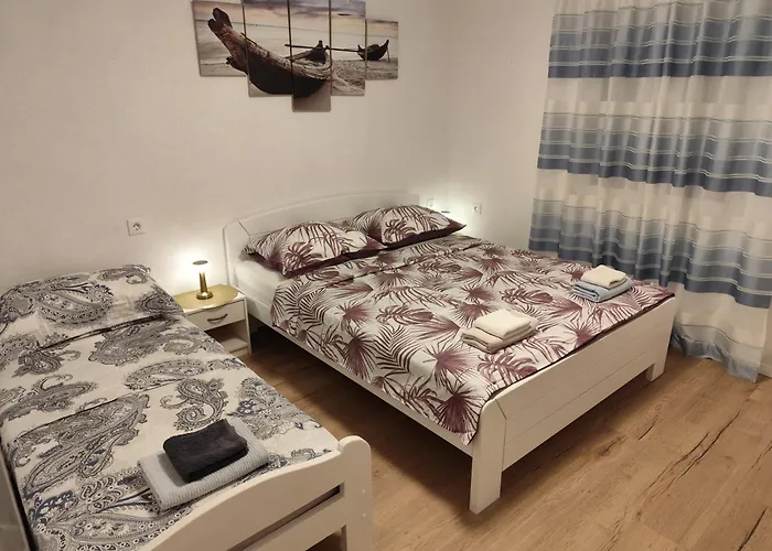 Pet friendly Guesthouse Eljuga Family Stari Grad 