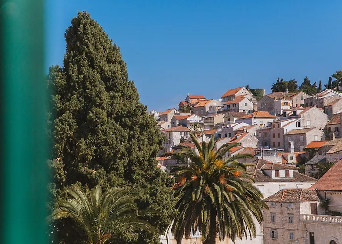 Hvar Island hotels near Zdrilca
