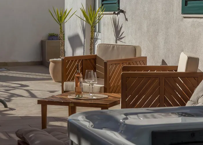 Pet friendly Queen Hvar Luxury Apartment Jacuzzi & Bikes Hvar Town