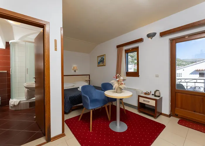 Villa Segetski Dvori - Beachfront Oasis & Tradition Since 1964 Seget Donji