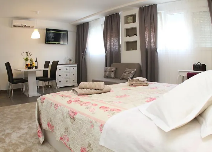 Studio Apartments Mirakul Split