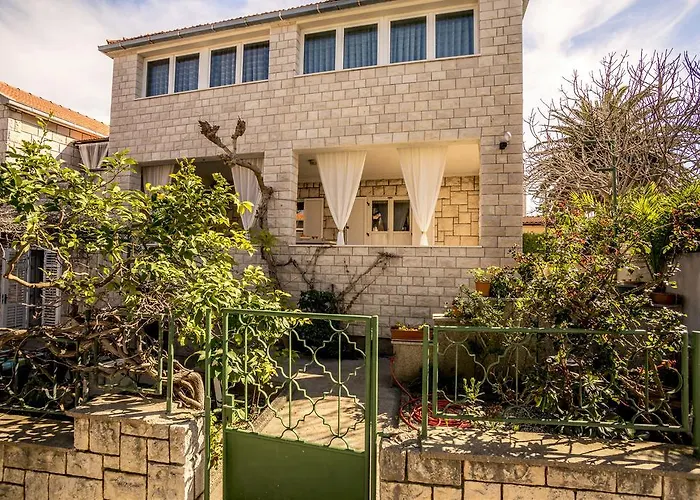 Pet friendly Apartments Marija Supetar
