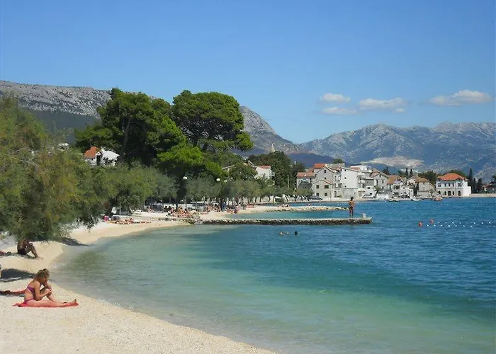 Split Hotels near Urban Forest Ibn Sina "Hilton" with parking