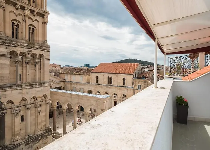 Split Self Catering Holidays near Gregory of Nin