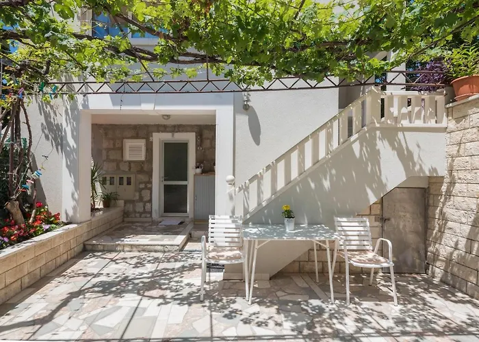 Pet friendly Split Center Suites
